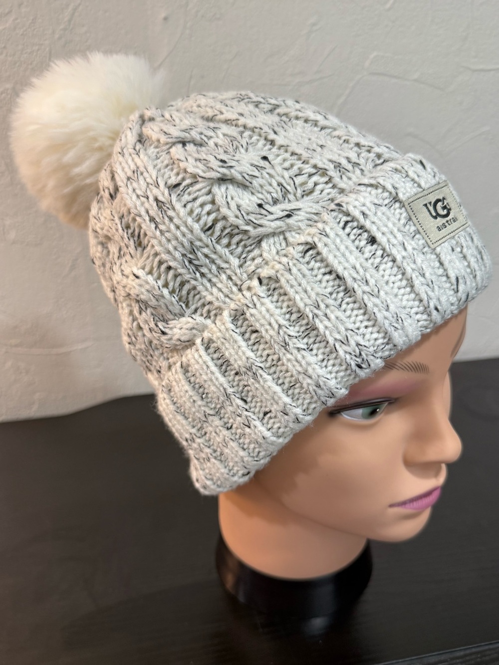UGG Australia Women Cable Knit Pom Pom Beanie Ivory Gray Fleece Line Winter Hat